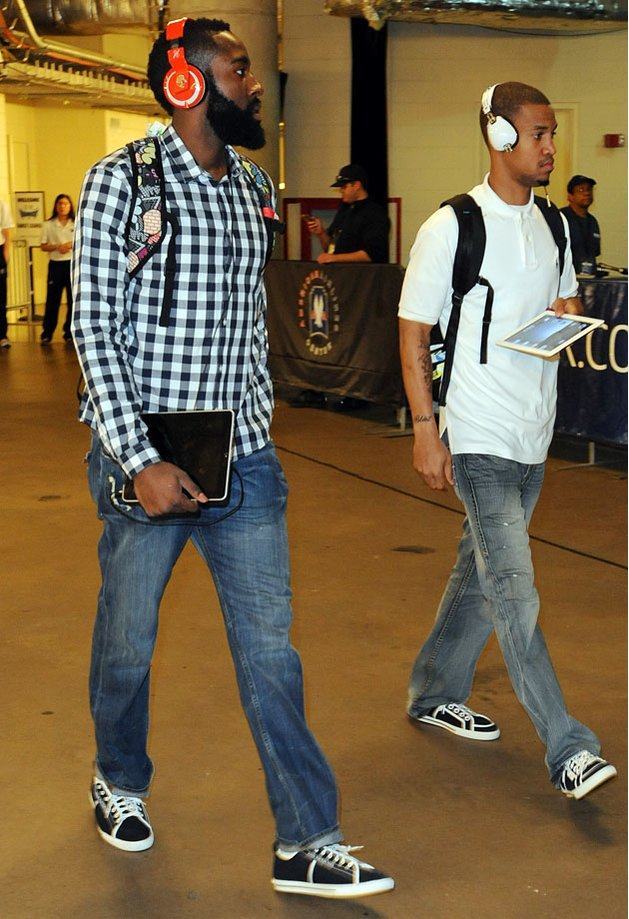 彭”湃动力、“水”漾激情！第十三届“蚩尤九黎城杯”中国摩托艇联赛重庆彭水大赛暨2024中国桨板公开赛重庆彭水大赛昨日开幕