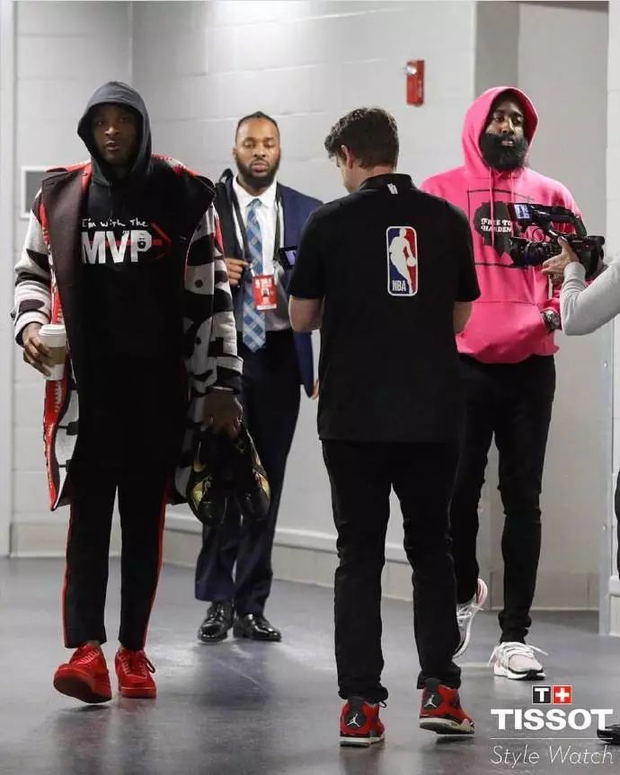 德扑翻前:面对激进玩家的收缩策略。(德州扑克翻前:对抗激进玩家的收紧牌谱策略)